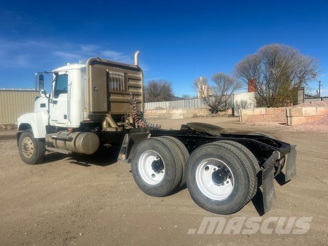 Mack CHU613 Tracteur routier