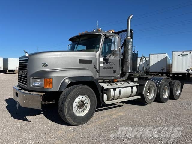 Mack CL713 Tracteur routier