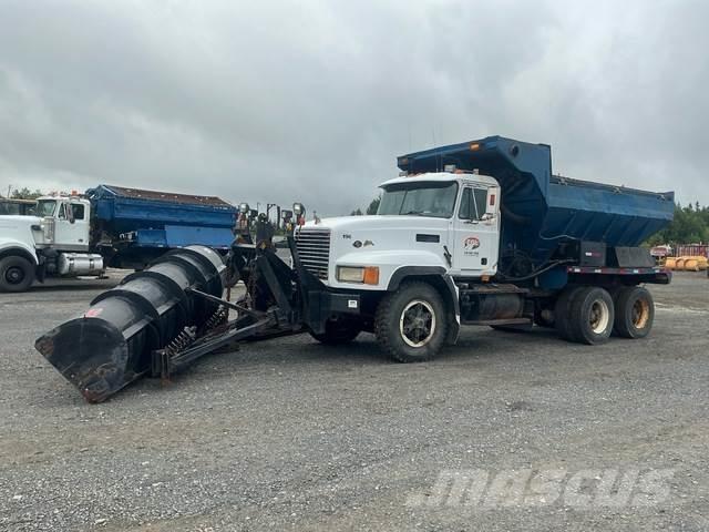 Mack CL713 Chasse neige