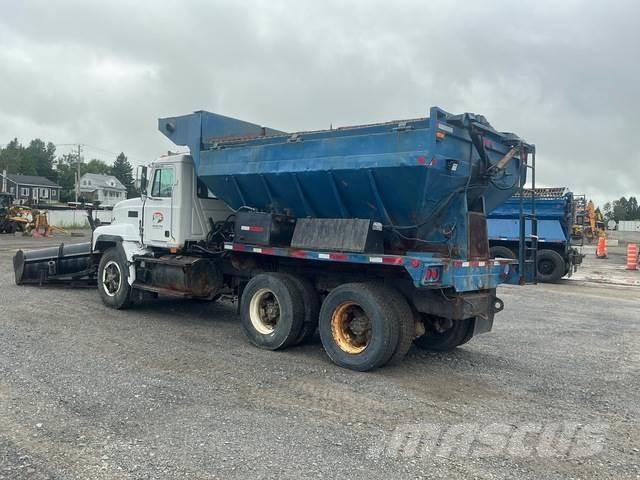 Mack CL713 Chasse neige
