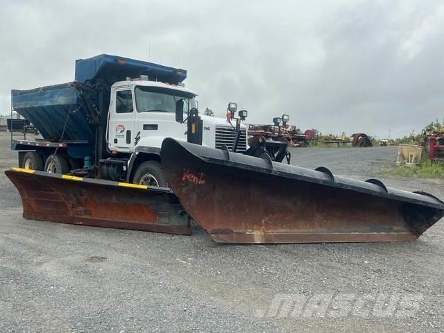 Mack CL713 Chasse neige