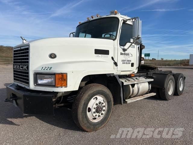Mack CL733 Tracteur routier