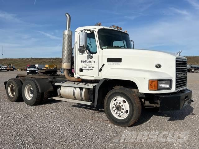 Mack CL733 Tracteur routier