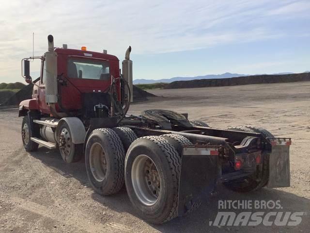 Mack CL733 Tracteur routier