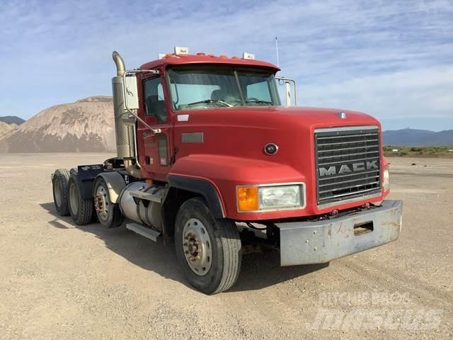 Mack CL733 Tracteur routier
