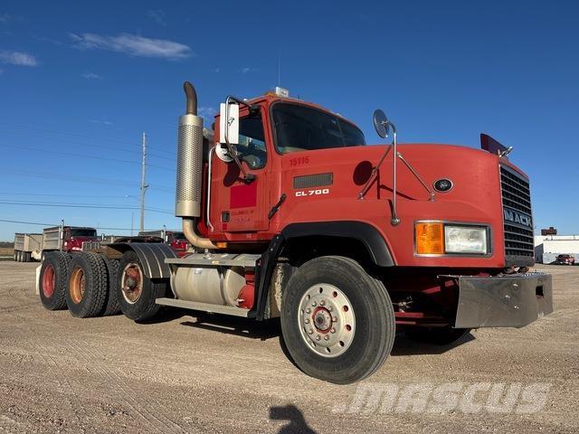 Mack CL733 Tracteur routier