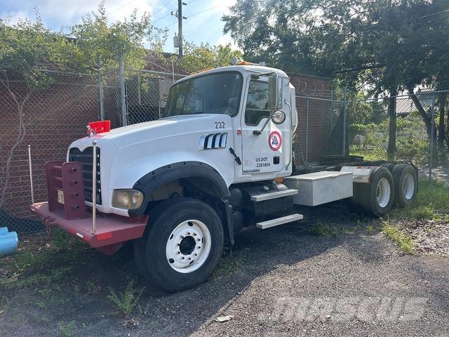 Mack CTP713 Tracteur routier