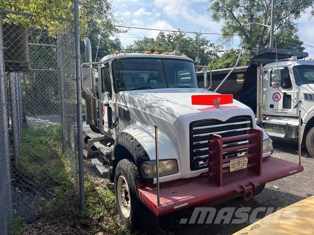 Mack CTP713 Tracteur routier