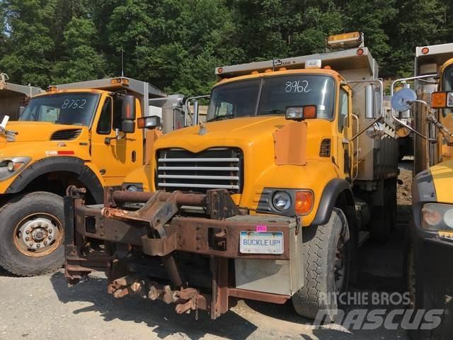 Mack CV700 Camion benne