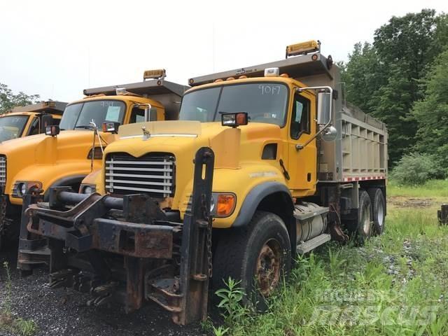 Mack CV700 Camion benne