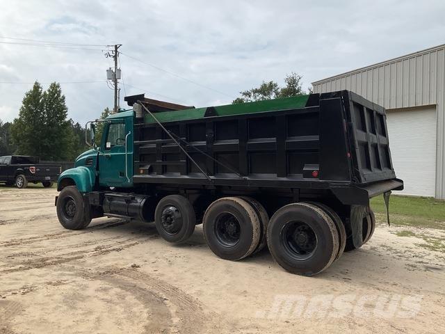 Mack CV700 Camion benne