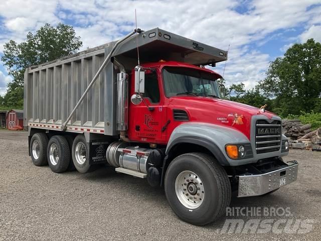 Mack CV713 Camion benne