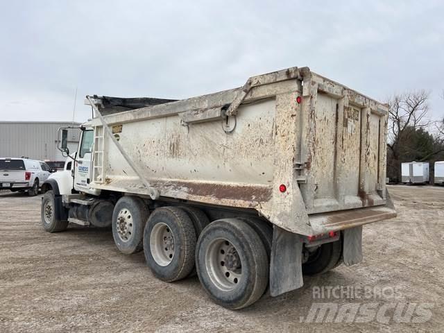Mack CV713 Camion benne
