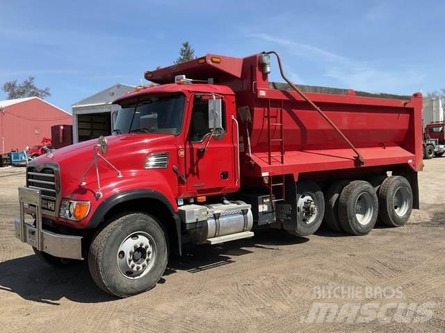 Mack CV713 Camion benne