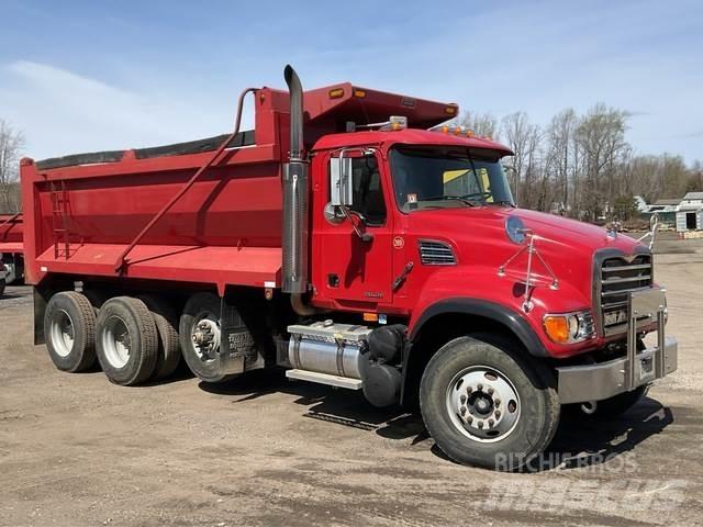 Mack CV713 Camion benne