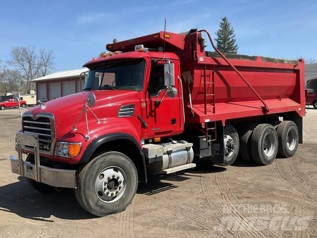 Mack CV713 Camion benne