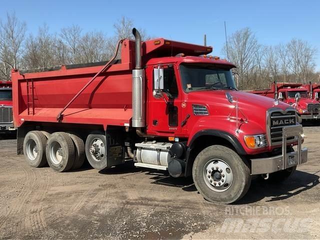 Mack CV713 Camion benne