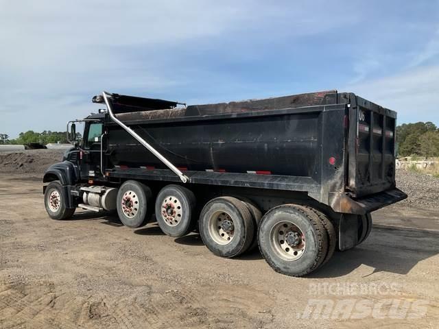 Mack CV713 Camion benne