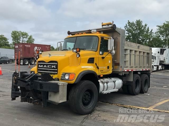 Mack CV713 Camion benne