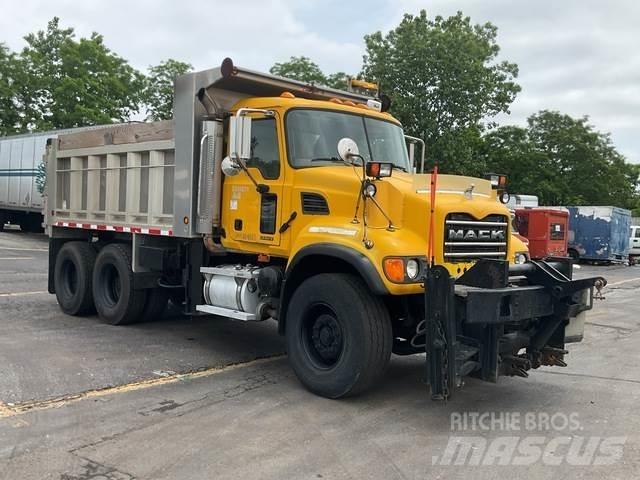 Mack CV713 Camion benne
