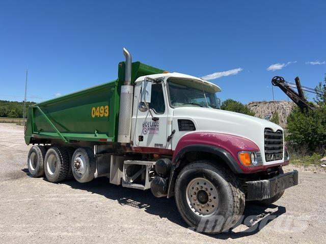 Mack CV713 Camion benne