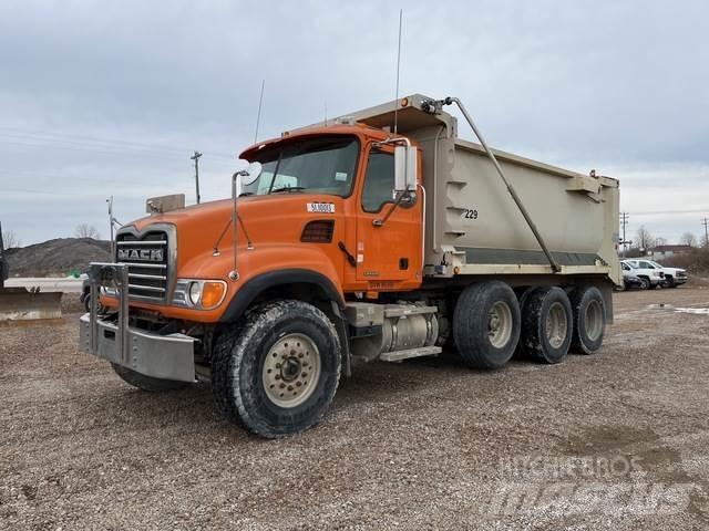 Mack CV713 Camion benne