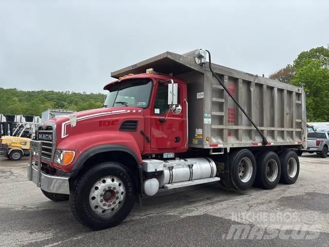 Mack CV713 Camion benne