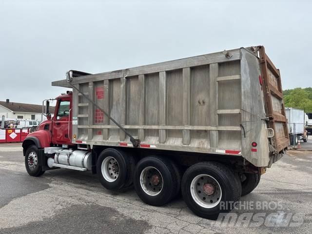 Mack CV713 Camion benne