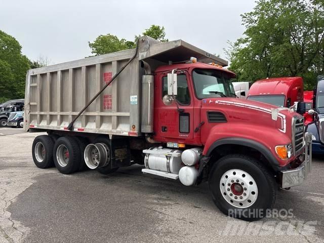 Mack CV713 Camion benne