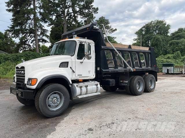 Mack CV713 Camion benne