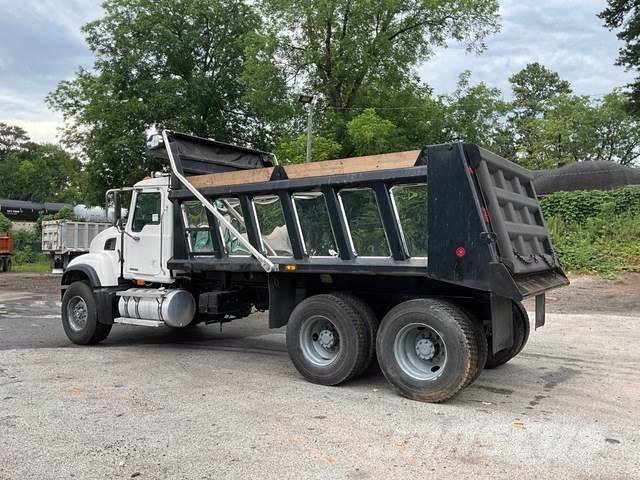 Mack CV713 Camion benne