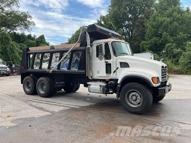 Mack CV713 Camion benne