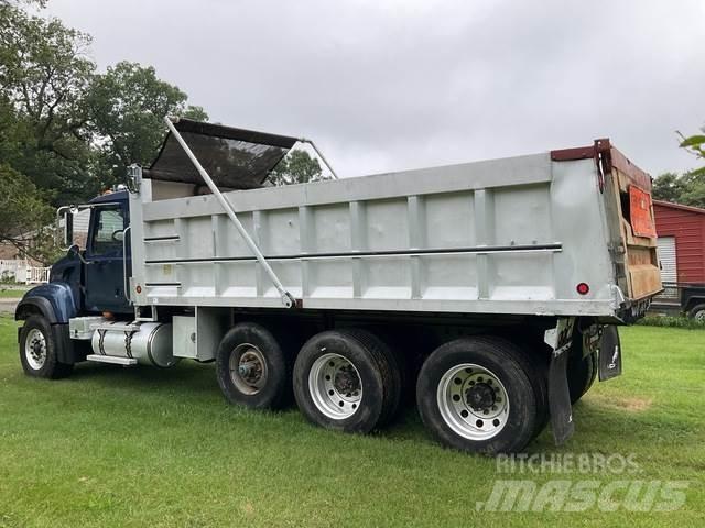 Mack CV713 Camion benne