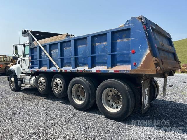 Mack CV713 Camion benne