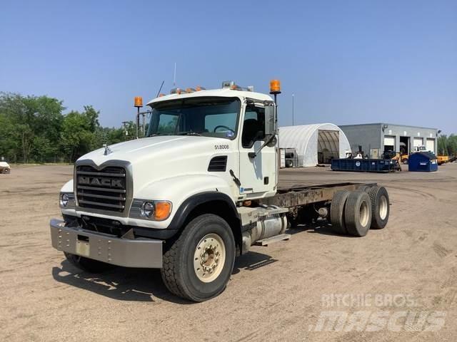 Mack CV713 Cabines