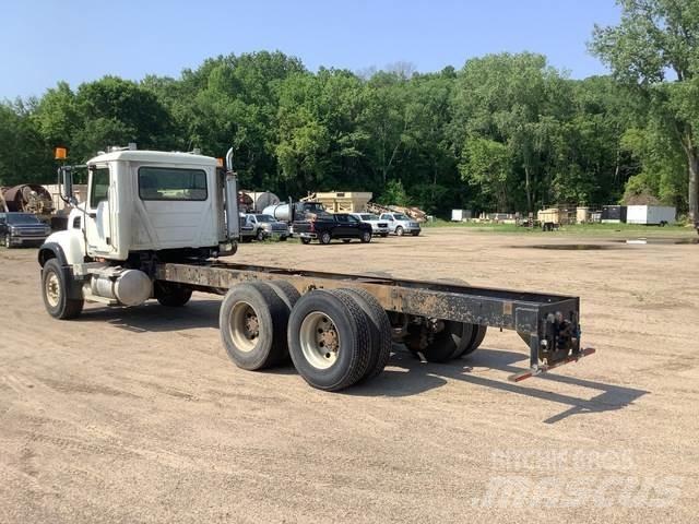 Mack CV713 Cabines