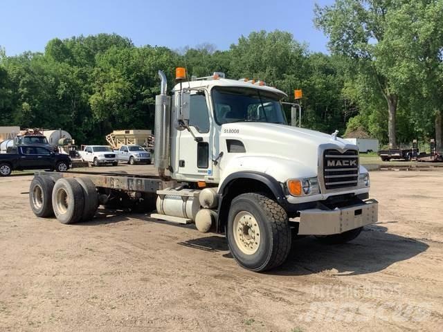 Mack CV713 Cabines