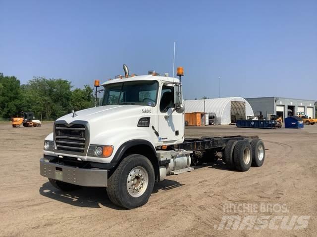 Mack CV713 Cabines