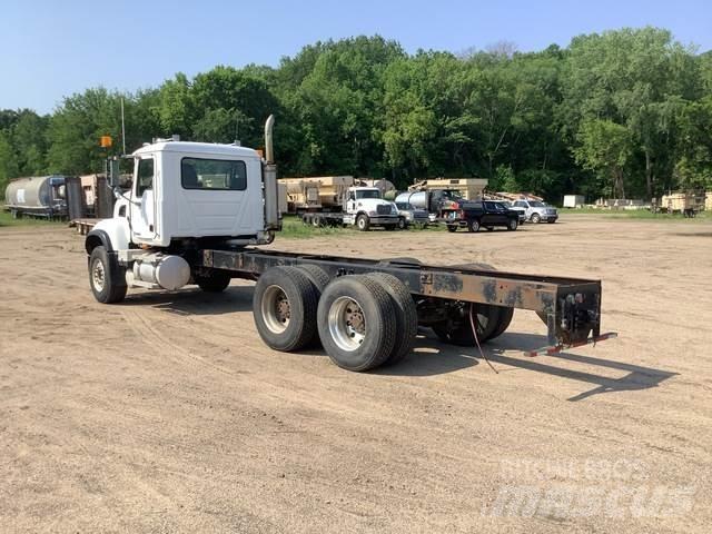 Mack CV713 Cabines