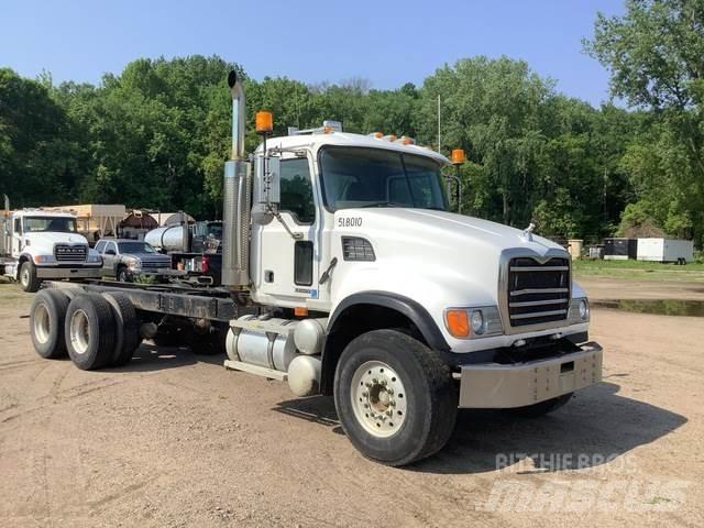 Mack CV713 Cabines