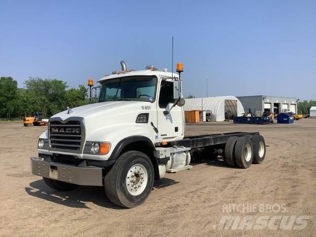 Mack CV713 Cabines