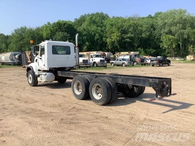 Mack CV713 Cabines