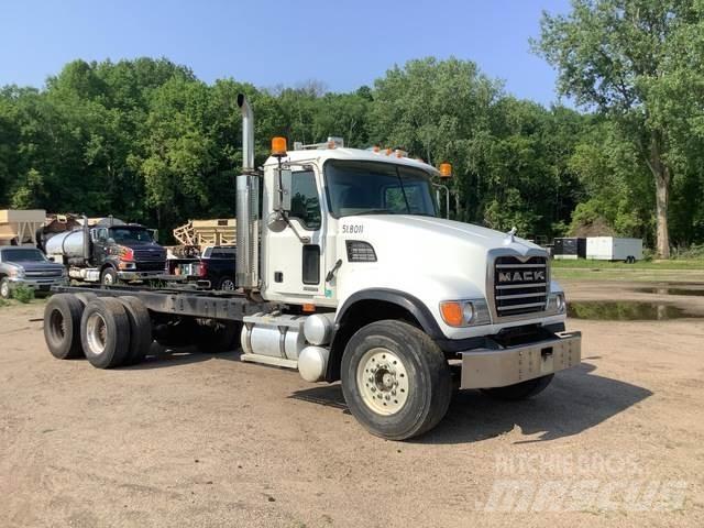 Mack CV713 Cabines