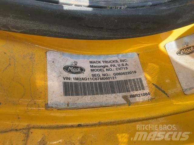 Mack CV713 Chasse neige
