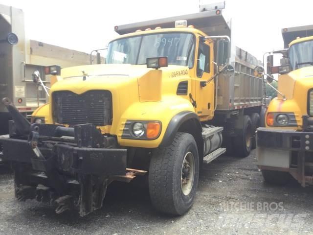 Mack CV713 Sableuse et saleuse