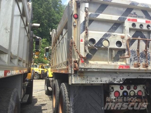 Mack CV713 Sableuse et saleuse