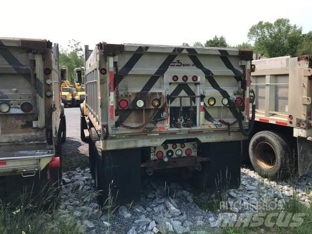 Mack CV713 Sableuse et saleuse
