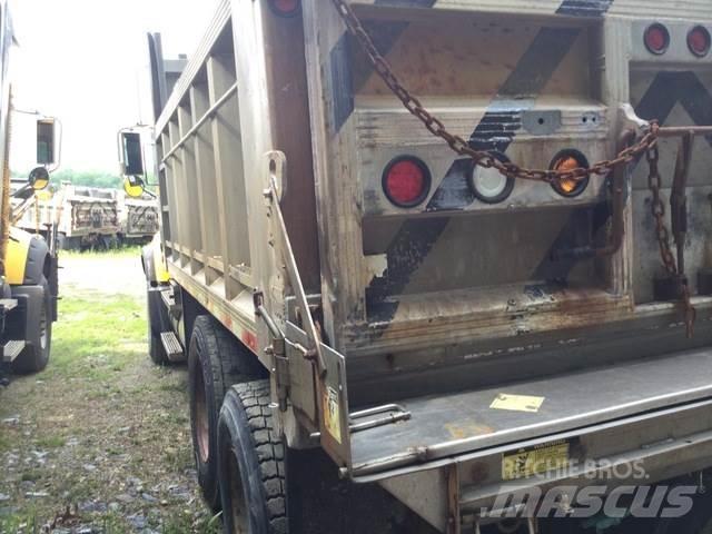 Mack CV713 Sableuse et saleuse
