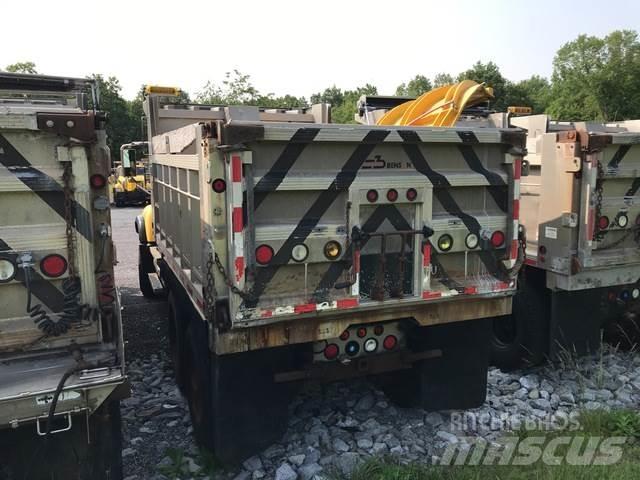 Mack CV713 Sableuse et saleuse