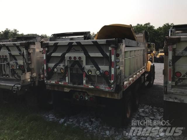 Mack CV713 Sableuse et saleuse
